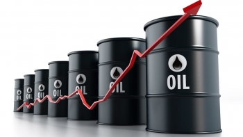 Giá dầu tiếp tục tăng khi EU chấm dứt lệnh cấm khai thác dầu của Nga, Thượng Hải bỏ giới nghiêm do Covid-19