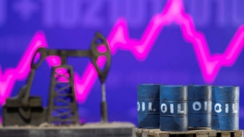 Giá dầu tăng cao bất chấp OPEC+ lên kế hoạch tăng sản lượng và nguồn cung vẫn còn khan hiếm