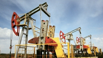 Thị trường dầu mỏ toàn cầu chứng kiến dầu của Nga sụt giảm 18% sau lệnh cấm vận