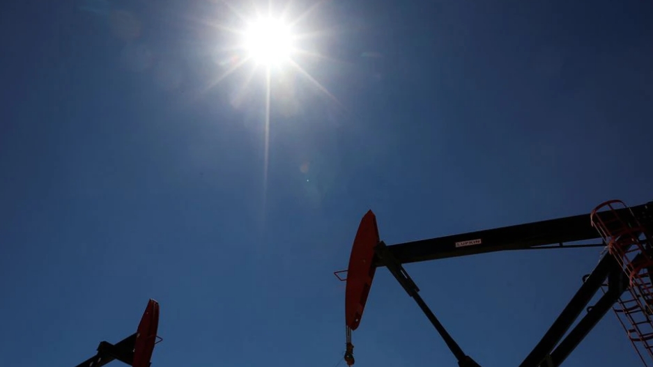 Giá dầu trượt dốc do Bắc Kinh cảnh báo COVID và lo ngại lạm phát