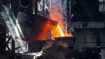 Ukraine giảm một nửa sản lượng kim loại trong 6 tháng qua