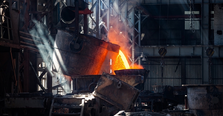 Ukraine giảm một nửa sản lượng kim loại trong 6 tháng qua