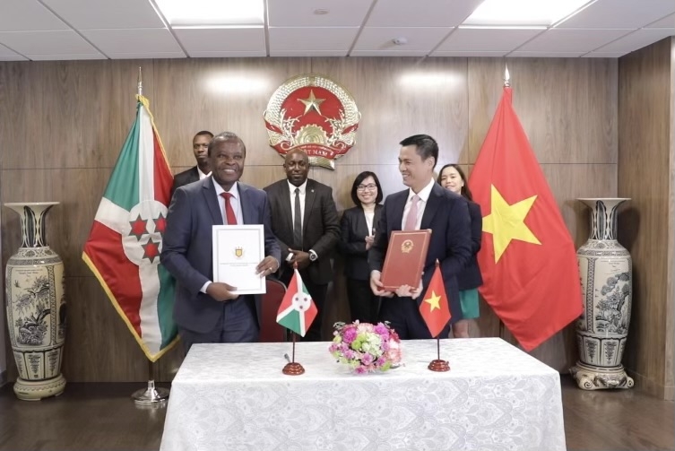 Việt Nam-Burundi ký hiệp định miễn thị thực với công dân hai nước mang  hộ chiếu ngoại giao và hộ chiếu công vụ