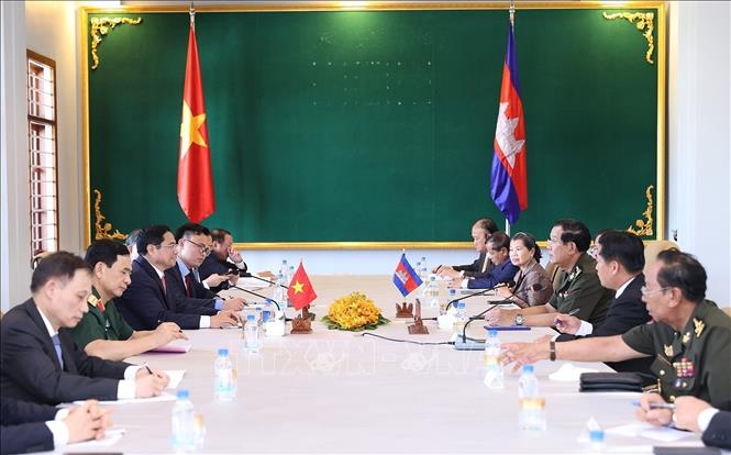 Thủ tướng Phạm Minh Chính gặp Thủ tướng Campuchia Hun Sen nhân dịp Lễ kỷ niệm lần thứ 45 năm Hành trình hướng tới lật đổ chế độ  diệt chủng Pol Pot