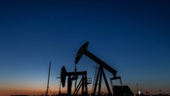 Giá dầu thế giới kéo dài đà giảm do lo ngại suy thoái gia tăng