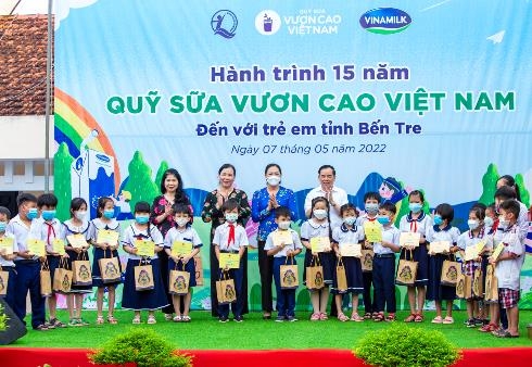 Vinamilk khởi động hành trình năm thứ 15 của Quỹ sữa Vươn cao Việt Nam tại nhiều địa phương