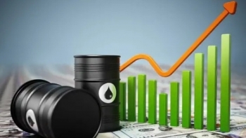 Giá dầu tăng hơn 2% khi nguồn cung ngừng hoạt động vượt quá lo ngại suy thoái kinh tế