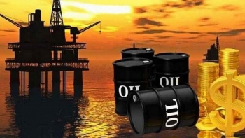 Giá dầu tăng vọt trước những cảnh báo mới về xung đột Ukraine-Nga