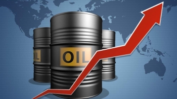 Giá dầu tăng trở lại do lo ngại căng thẳng giữa Nga-Ukraine