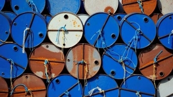 Giá dầu thô giảm hơn 7% khi EU hủy bỏ lệnh cấm khai thác dầu của Nga