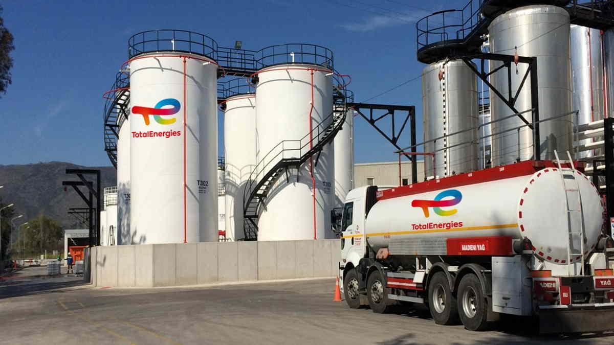 TotalEnergies tuyên bố ngừng mua dầu từ Nga