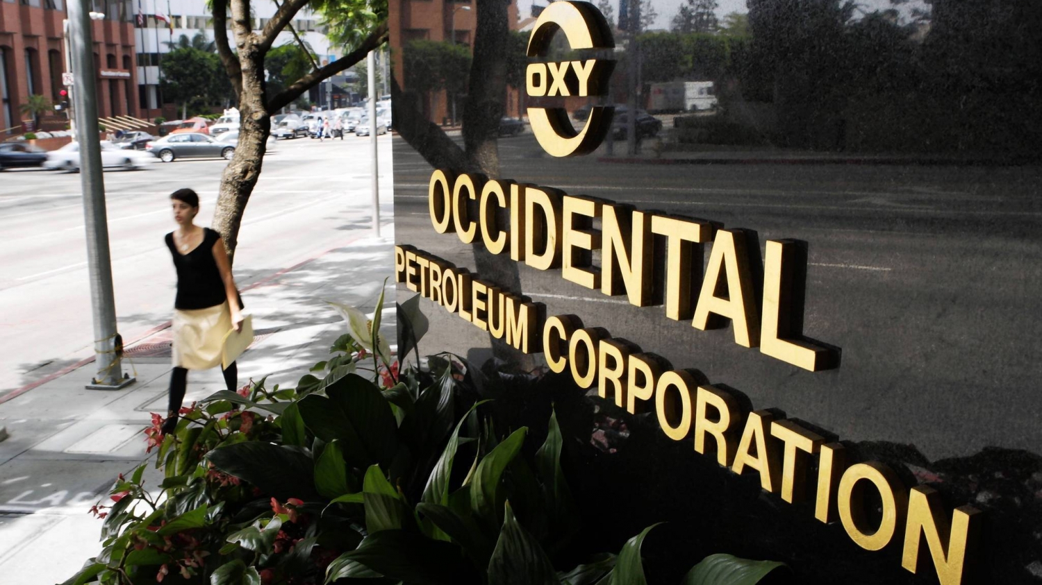 Occidental lên kế hoạch xây dựng 70 nhà máy để thu nhận carbon từ không khí