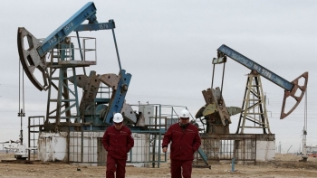 Giá dầu tăng 3% do nguồn cung thắt chặt, lo ngại về lệnh trừng phạt mới với Nga