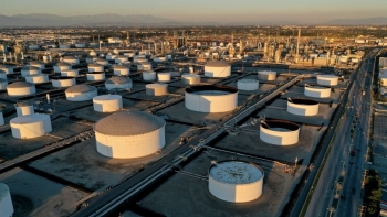 Giá dầu sụt giảm 7% khi Hoa Kỳ giải phóng nguồn dự trữ dầu thô