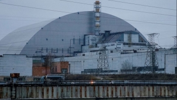Ukraine luân chuyển nhân viên đầu tiên tại Nhà máy điện hạt nhân Chornobyl