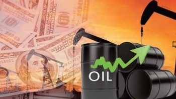 Giá dầu leo ​​thang kết thúc một tuần giao dịch hỗn loạn