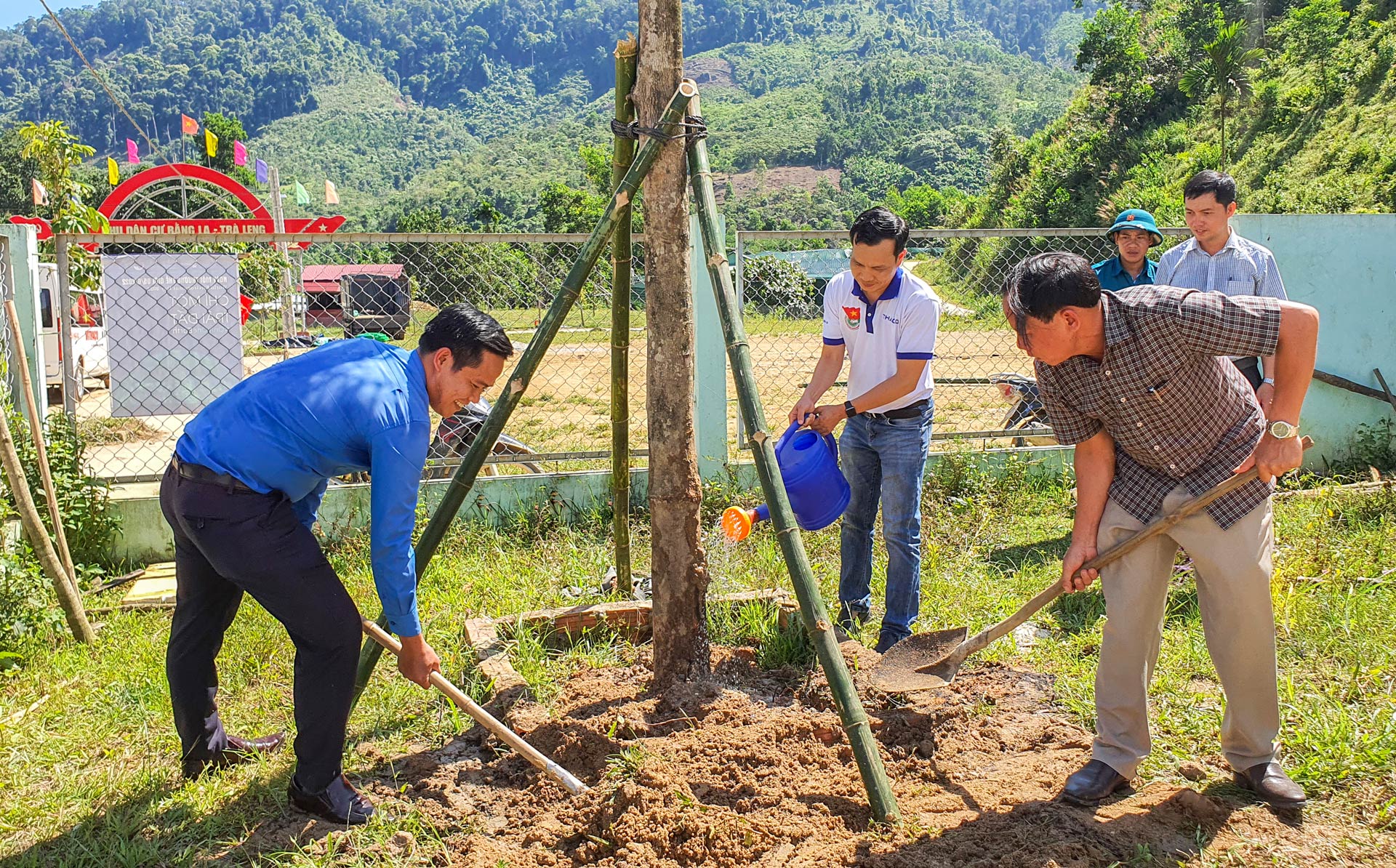 THACO trao tặng công trình thanh niên tại Trà Leng