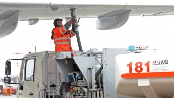 EU lùi kế hoạch bắt buộc sử dụng nhiên liệu máy bay "xanh" từ năm 2025