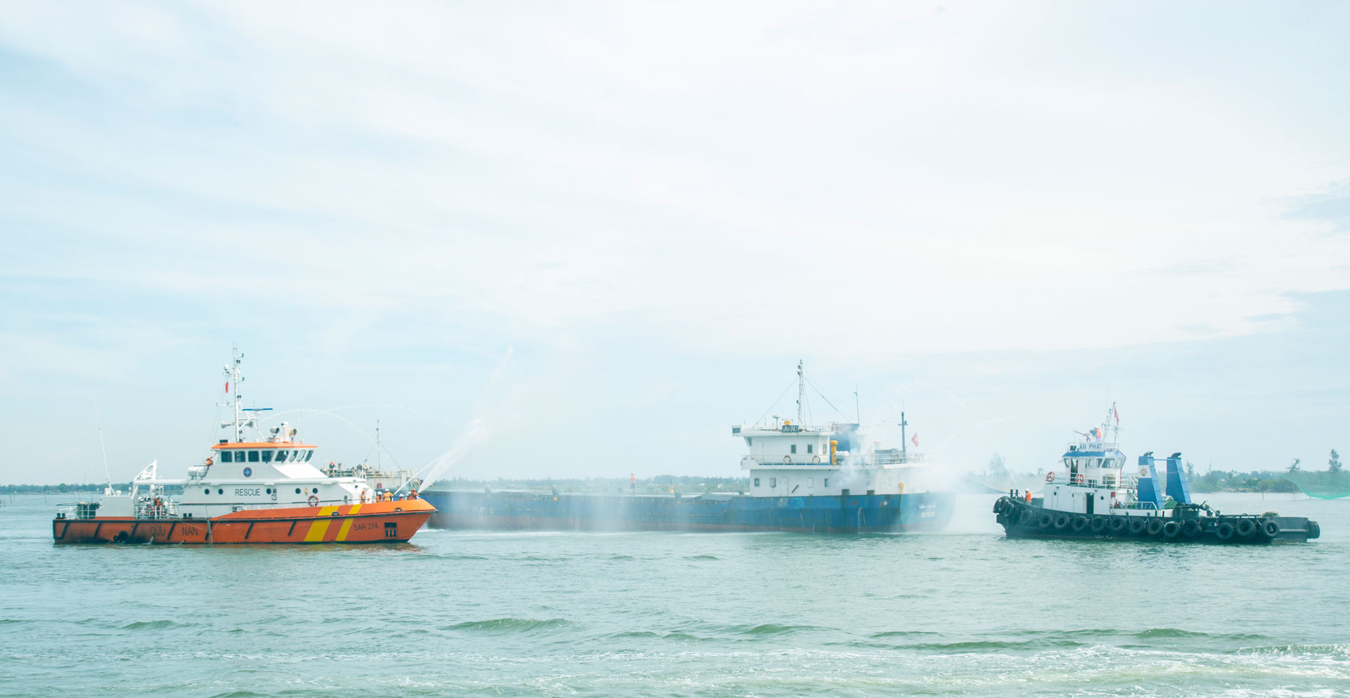 Diễn tập phối hợp tìm kiếm, cứu nạn hàng hải tại  cảng Chu Lai