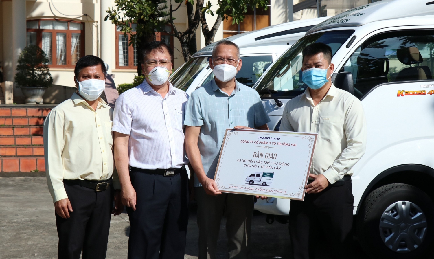 THACO trao tặng 8 máy thở cho các bệnh viện tại TP.HCM và Bạc Liêu