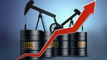Giá dầu tăng lên mức cao nhất trong một tháng khi mối quan tâm với Omicron giảm bớt