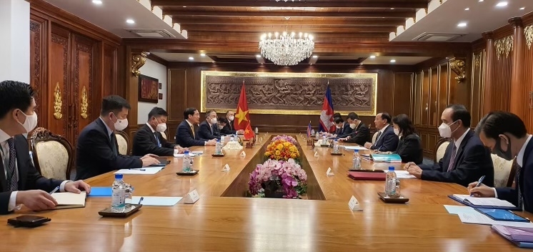 Bộ trưởng Bùi Thanh Sơn Hội đàm với Phó Thủ tướng, Bộ trưởng Bộ Ngoại giao và Hợp tác quốc tế Campuchia Prak Sokhonn