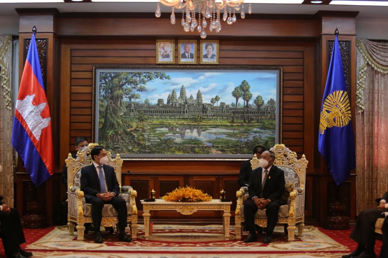 Bộ trưởng Bùi Thanh Sơn chào xã giao Chủ tịch Thượng viện và Chủ tịch Quốc hội Campuchia