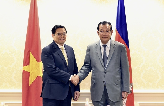 Thủ tướng Phạm Minh Chính gặp Thủ tướng Campuchia Hun Sen nhân dịp tham dự Hội nghị cấp cao đặc biệt ASEAN - Hoa Kỳ