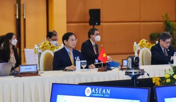 Bộ trưởng Ngoại giao Bùi Thanh Sơn tham gia các hoạt động đầu tiên của Hội nghị Bộ trưởng ASEAN lần thứ 55