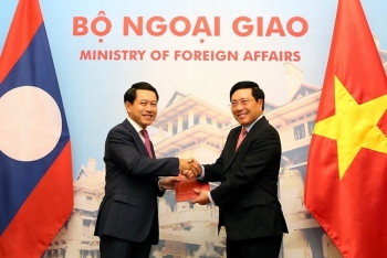 Phó Thủ tướng Thường trực Phạm Bình Minh gặp Phó Thủ tướng, Bộ trưởng Ngoại giao Lào