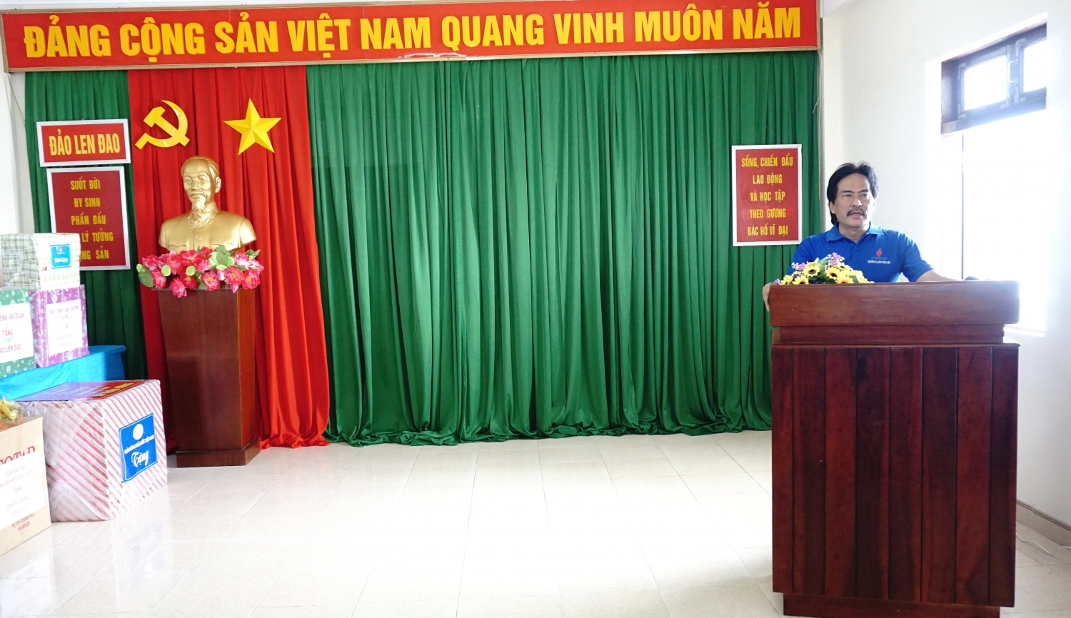 Petrovietnam mang hơi ấm từ đất liền đến với Trường Sa Petrovietnam mang hơi ấm từ đất liền đến với Trường Sa
