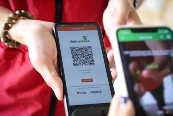 Vietcombank và J&T Express tiên phong ứng dụng QR động trong thanh toán đơn hàng