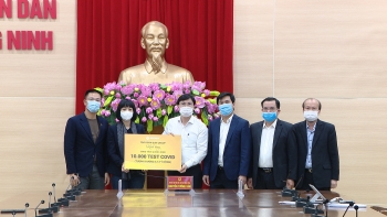 Quảng Ninh tiếp nhận 10.000 test xét nghiệm Covid-19 từ tập đoàn Sun Group