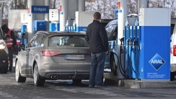 Giá xăng dầu tại Đức tăng lên mức kỷ lục mới