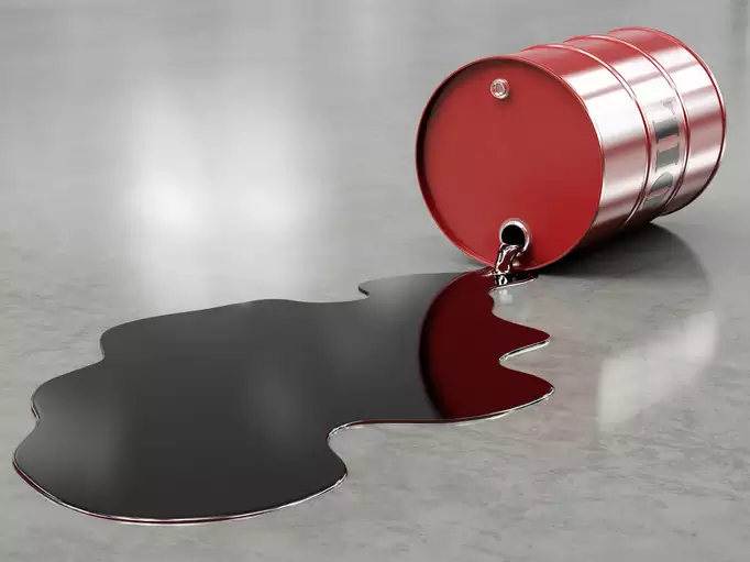 Giá dầu tăng cao hơn khi EU đang tìm kiếm sự ủng hộ đối với lệnh cấm dầu của Nga