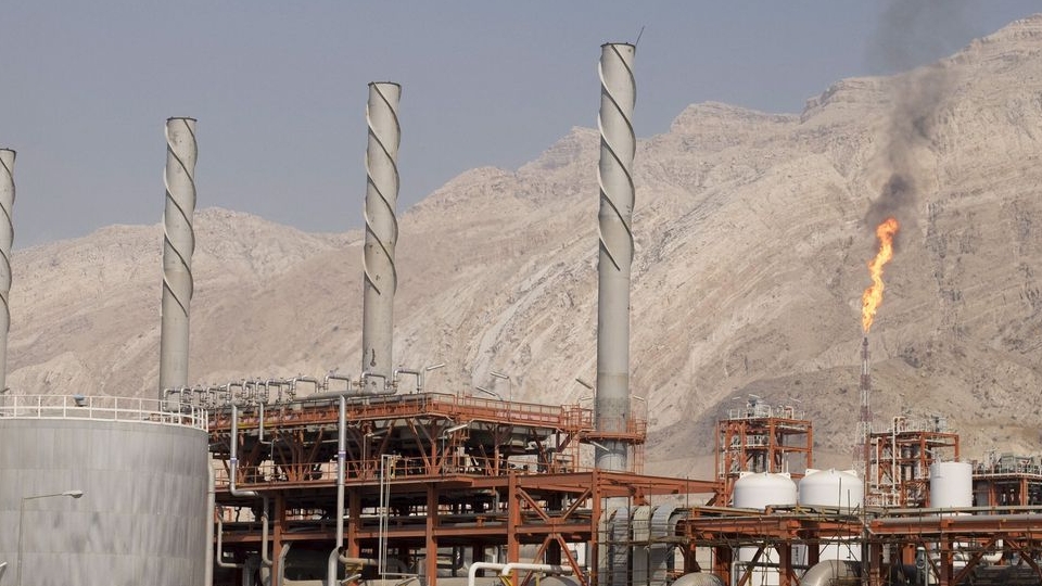 Iran: Sản lượng và xuất khẩu dầu tăng trong bối cảnh các cuộc đàm phán hạt nhân đầy hứa hẹn