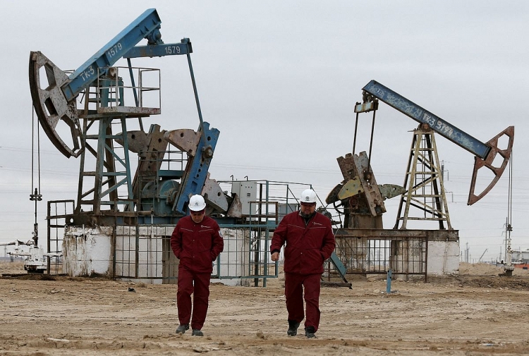 Giá dầu phục hồi sau ngày tụt giảm do lo ngại về nguồn cung toàn cầu kéo dài