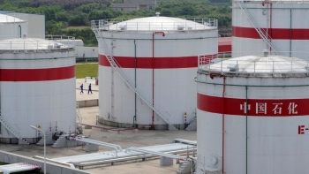 Trung Quốc bán hơn 2.800 tấn dầu tinh luyện cho Triều Tiên