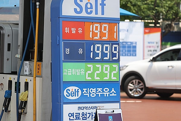Giá xăng tại Hàn Quốc lần đầu tiên giảm xuống dưới 2.000 won trong 2 tháng