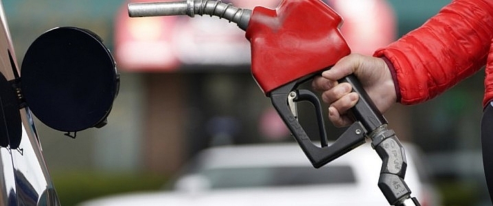 Giá xăng tại Mỹ tiếp tục giảm về mức 4 USD/gallon