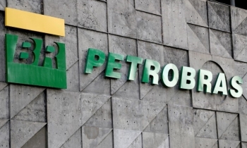 Petrobras giảm giá dầu diesel lần đầu tiên trong hơn 1 năm