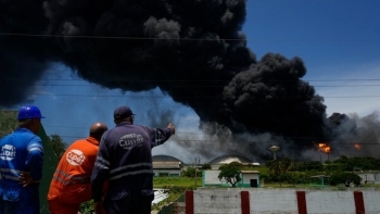 Cháy kho chứa dầu ở Cuba