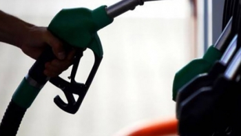 Giá xăng tại Bangladesh tăng hơn 50%