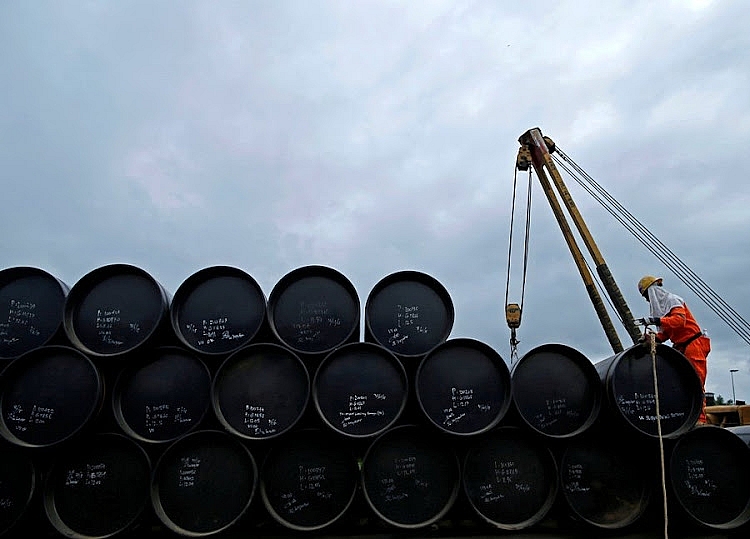 Giá dầu phục hồi từ mức thấp nhất trong 6 tháng