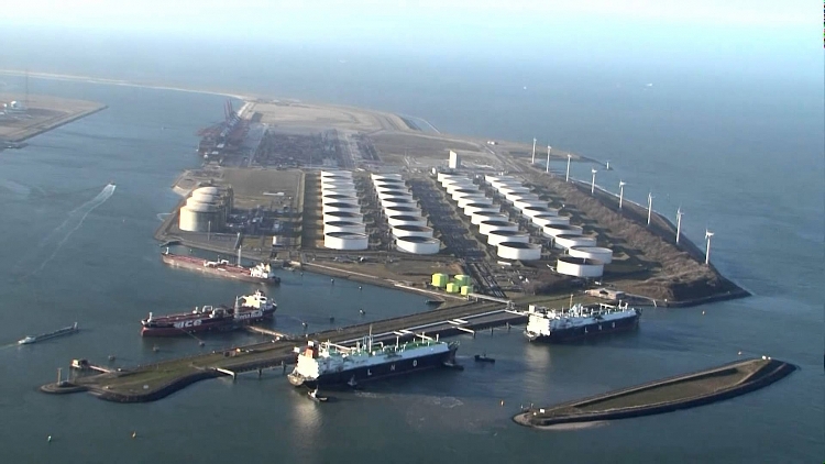 Công ty dầu mỏ Pakistan dự định xây thêm cảng nhập khẩu LNG