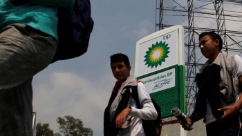 BP và Chevron ngừng sản xuất dầu ngoài khơi vịnh Mexico