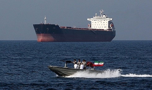 Iran tuyên bố không để Mỹ tịch thu tàu chở dầu