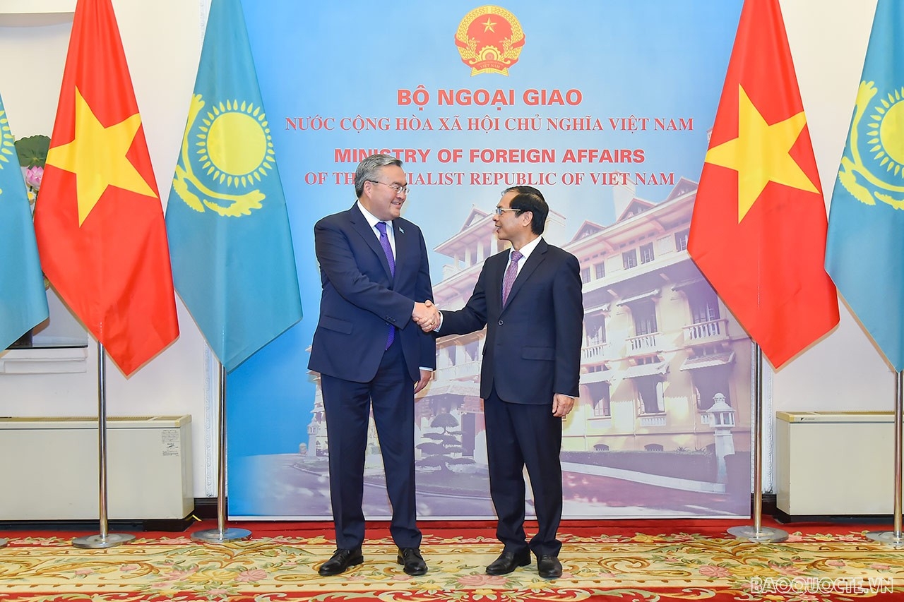 Bộ trưởng Ngoại giao Bùi Thanh Sơn hội đàm với Phó Thủ tướng, Bộ trưởng Ngoại giao Kazakhstan